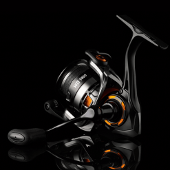 Savage Gear SG6 2500H FD -Rod Pod & Tripod Verkaufsgeschäft Savage Gear SG6 Spinnrolle 2 1280x1280